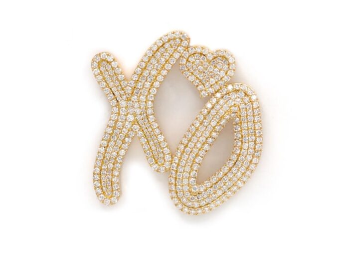 One 18K Yellow Gold Pendant, stamped 750 in Dubai, 376 Natural Diamonds, 4.20 Carats